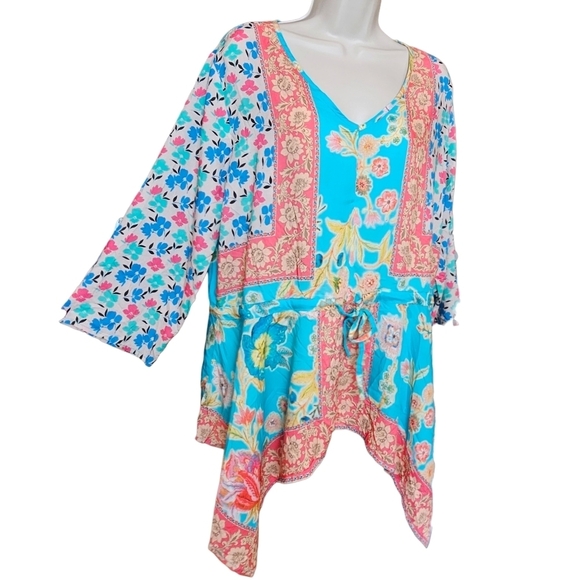 New TOLANI Vittoria Aqua Floral 3/4 Sleeve Boho Tie Waist Hankerchief Hem Blouse - Picture 2 of 10